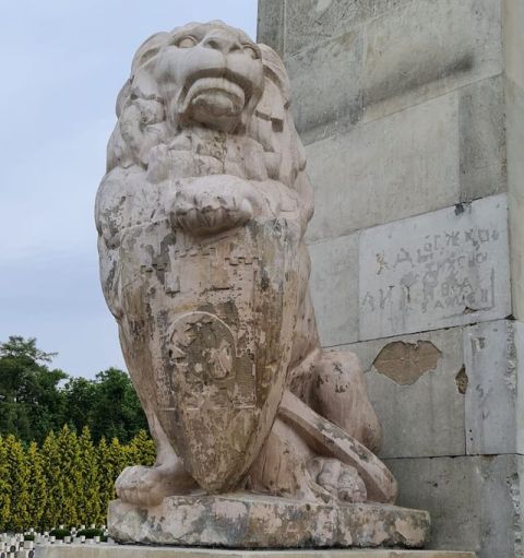 Влада Львова відреставрує левів на Цвинтарі орлят