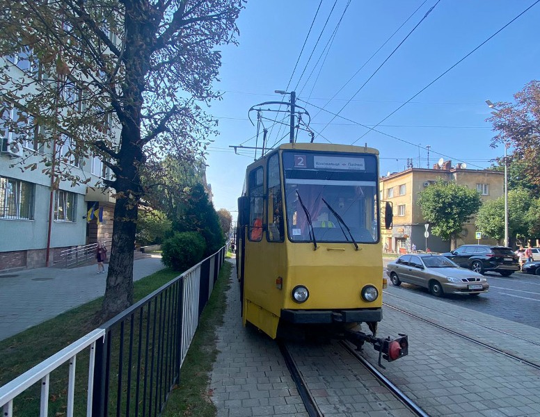 У Львові трамвай наїхав на пішохода
