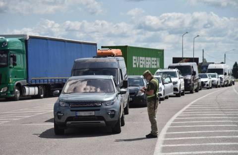 На кордоні з Польщею – черги з 320 авто