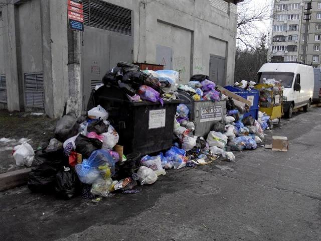 У Шевченківського районі Львова – більше 100 переповнених контейнерів із сміттям