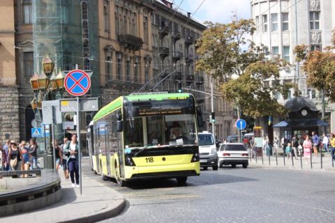 В центрі Львова замінять тролейбусну лінію електропередач