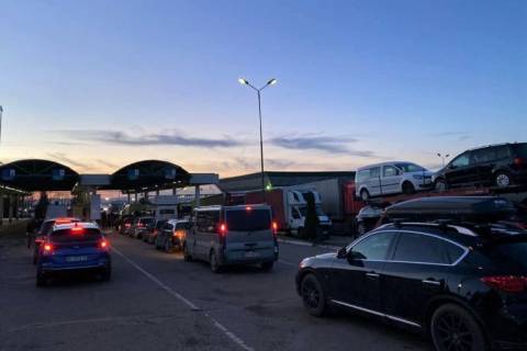 На кордоні з Польщею – черги на 150 авто та 270 пішоходів