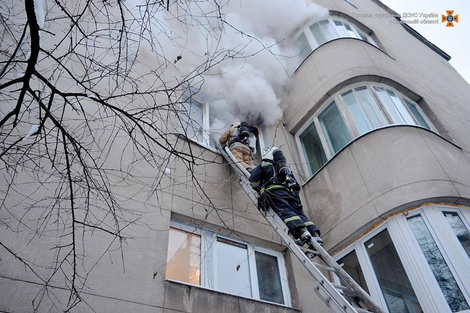 Під час пожежі на вулиці Стрийській загинула людина