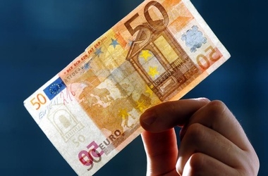 Євро продовжує незначний зріст за курсом валют Нацбанку