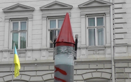 Громадські активісти запустили ракету-попередження для Порошенка