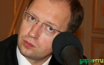 Яценюк привітав юристів з професійним святом