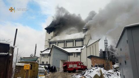 У Брюховичах під час пожежі у костелі постраждали двоє людей (оновлено)