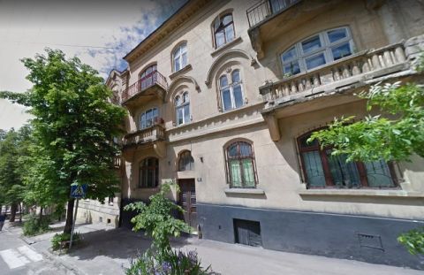 У Львові продають приміщення у будинку біля підніжжя Високого Замку