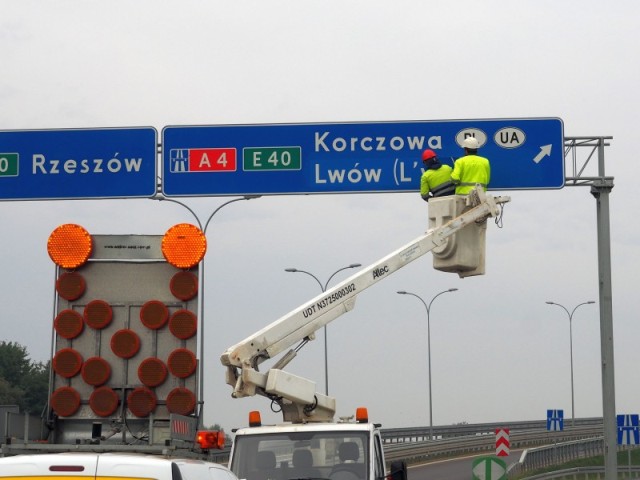 На дорожніх знаках у Польщі L'viv змінять на Lwów