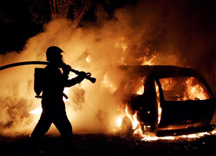 На Львівщині у пожежі згоріли два авто