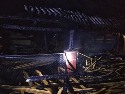 У Турці вогонь знищив дах будівлі