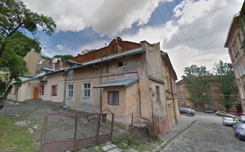 На місці старої будівлі біля Високого замку зведуть нову чотириповерхівку