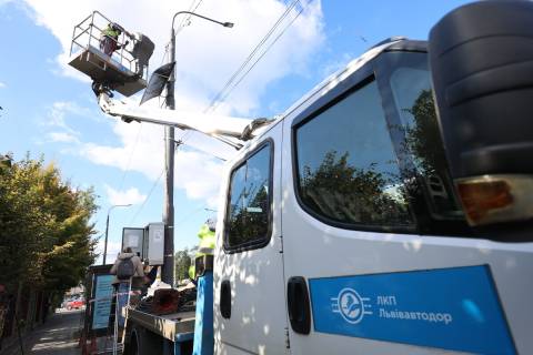 Світлофор на Шевченка обладнали сонячними панелями