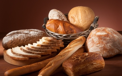 Азаров божиться, що наступні два роки хліб не дорожчатиме