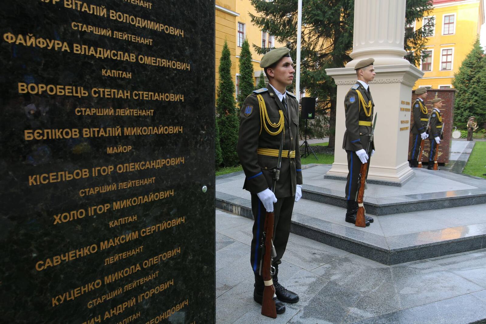 Зв шість місяців війни з РФ загинули понад 130 випускників Академії сухопутних військ