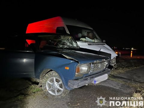 Неподалік Буська Жигуль влетів в мікроавтобус