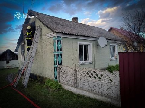 У Червоноградському районі чоловік отримав опіки через пожежу в будинку