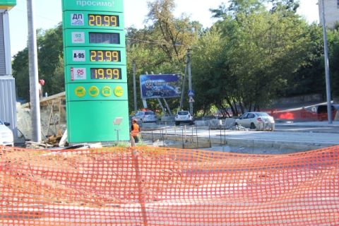 АЗС Shell знову знизила ціни на бензин