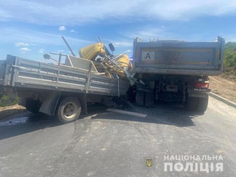 На Самбірщині у ДТП з вантажівкою загинув пасажир мікроавтобуса
