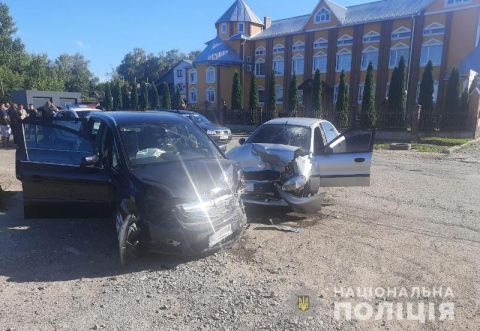 На Самбірщині у ДТП постраждали четверо людей