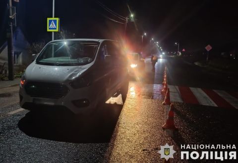 На Золочівщині водій Ford Tourneo збив жінку на пішохідному переході