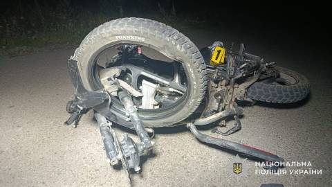 На Львівщині підліток на мотоциклі врізався у дерево та загинув