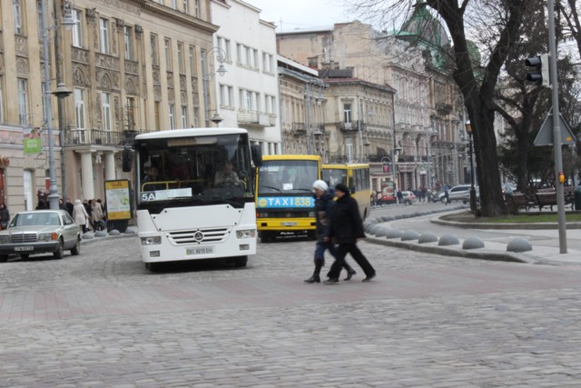 На дороги Львова вийшло близько 85% маршруток, – міськрада