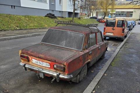 У Львові на арештмайданчик перемістять 20 покинутих автівок