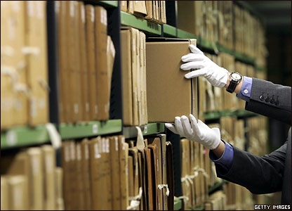 В Україні новий закон забороняє вилучати з архіву секретні документи, створені до 1946 року