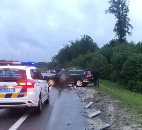 На Пустомитівщині автівка в'їхала у відбійник: загинув водій