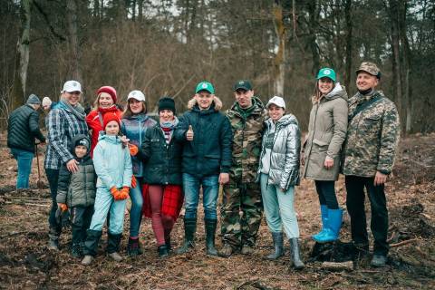 учасники проєкту "Озеленення планети" (квітень 2021)