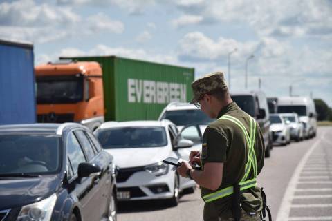 На кордоні з Польщею – черги з 110 авто