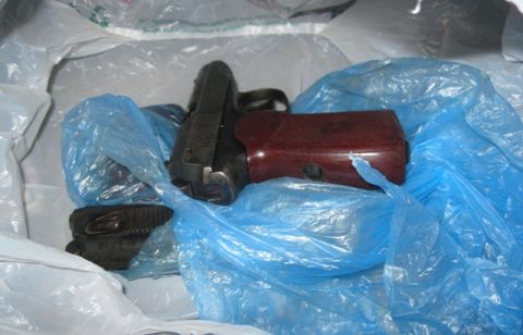Біля Львівського вокзалу знайшли два пістолети, викрадених з Франківського райвідділу міліції Львова