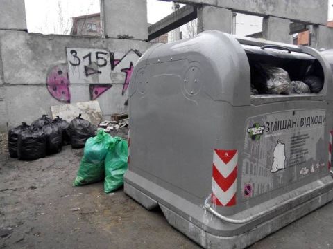 У Львові скасували закупівлю нових контейнерів для сміття