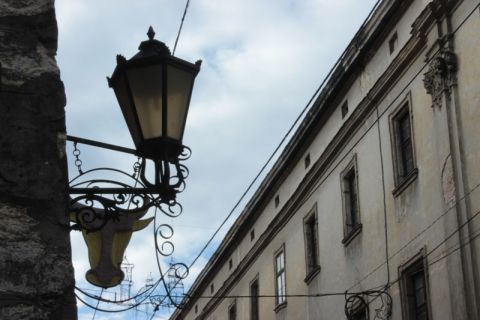 Мешканцям 14 вулиць Львова вимкнули світло