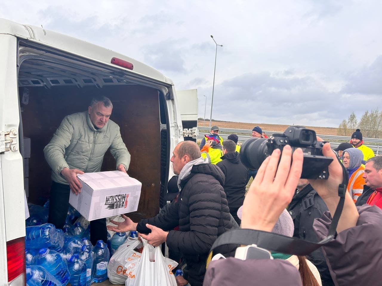 На заблокованому польському кордоні створили штаб допомоги українським водіям