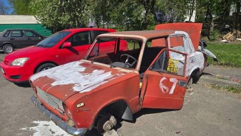 На арештмайданчик у Львові перемістили покинуті автівки з п'яти вулиць міста