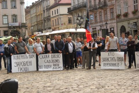 Подякуй Садовому за те, що пішки йдеш додому, – пікет львівських перевізників