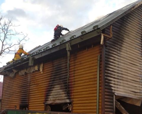 У Стрию згорів гараж з двома автівками