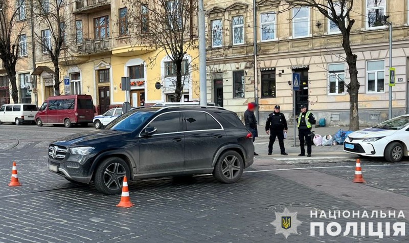 У Львові водій Mercedes-Benz GLE збив пішохода