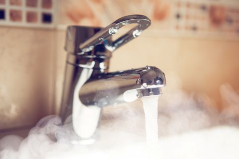Мешканці 21 будинку на Сихові не отримують гарячу воду