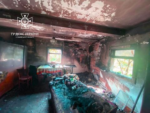 На Львівщині через пожежу власниця будинку отруїлася продуктами горіння