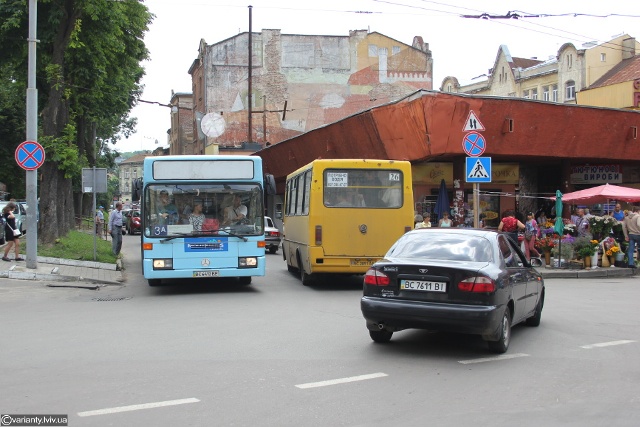 У Львові змінили схему руху двох маршруток