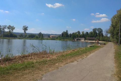 На Яворівщині в місцевому озері втопився чоловік