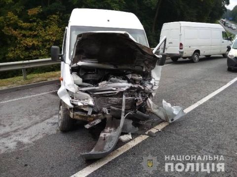 ДТП поблизу Львова: постраждали водії автівок