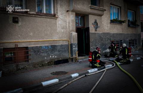 У Стрию через пожежу в двоповерхівці постраждав чоловік