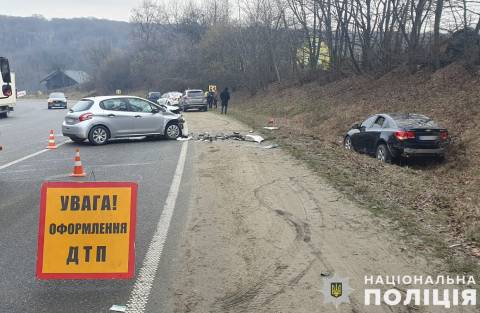 У ДТП поблизу Львова постраждали двоє водійок авто