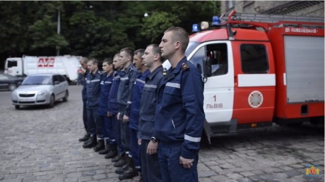 У Львові звуками сирен прощалися із надзвичайниками, що загинули на Грибовицькому сміттєзвалищі