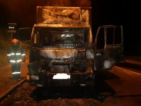 На Львівщині згоріли дві вантажівки