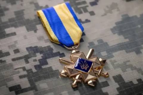 Кабмін затвердив щомісячну виплату для бійців, нагороджених Хрестом бойових заслуг